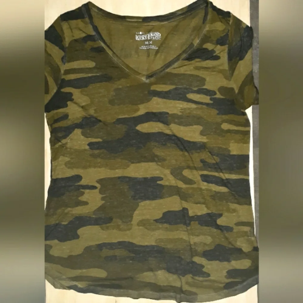 EUC Lucky Brand Camo Short Sleeved T-Shirt - Picture 2 of 8